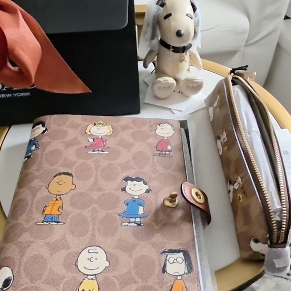 Coach **PEANUTS-BUNDLE DEAL** - Picture 13 of 13